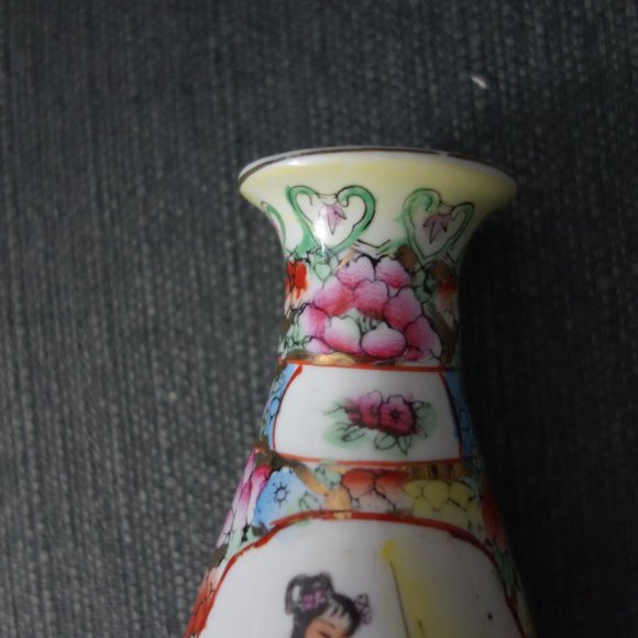 Small 6.5 Inch High Hourglass Shaped Ceramic Flower Vase - Picture 16 of 16